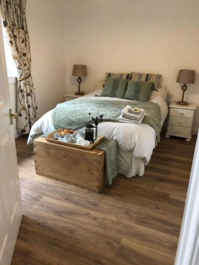 Recently renovated flat 1 mile fromThornhill